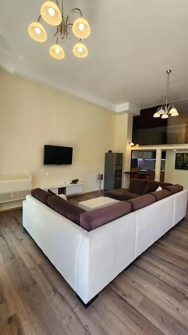 Debis' Downtown Sanctuary Apartment Tirana